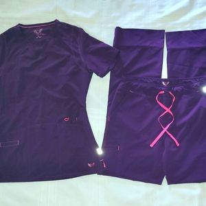 Smitten Scrub Set in Eggplant Sm Top & Xsm T Pants